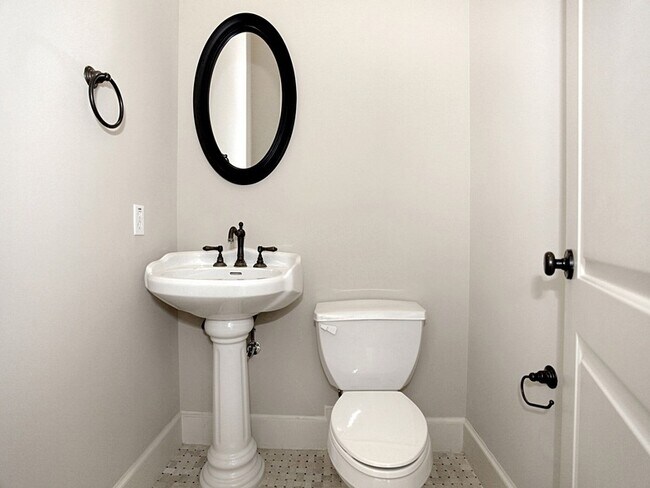 Building Photo - 15 Serenade Pines Pl