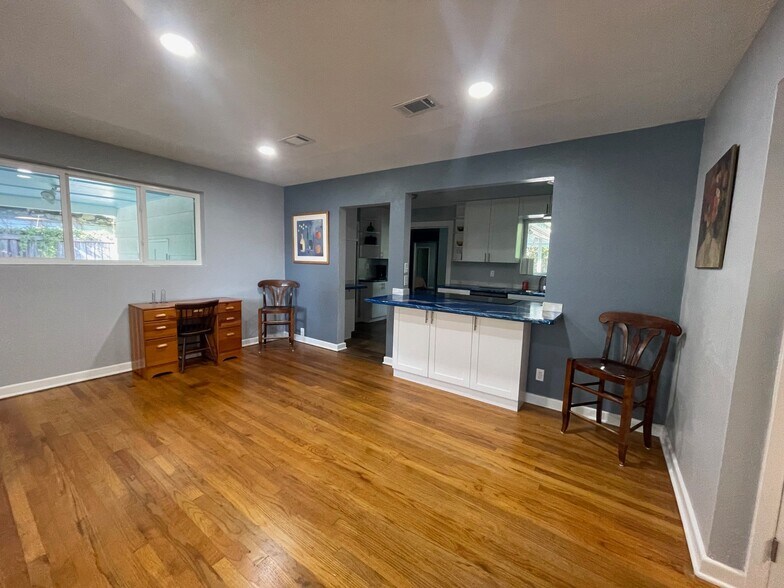 Building Photo - 4007 Aldington Dr