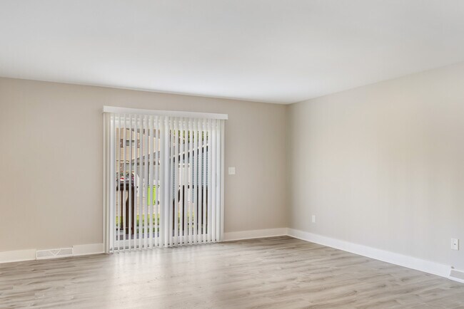 Building Photo - 533 Misty Meadow Blvd