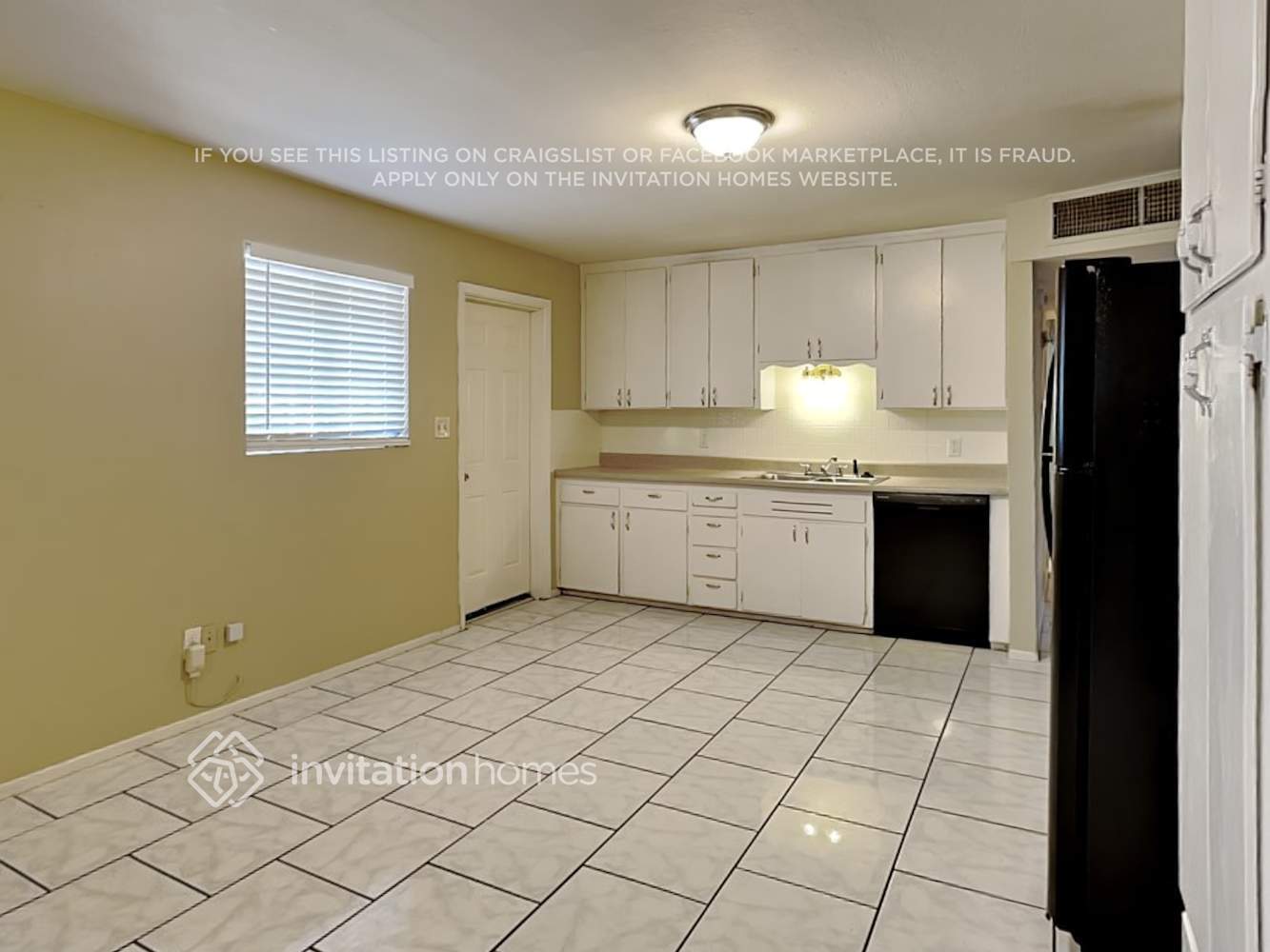 Building Photo - 2307 W Freeway Ln