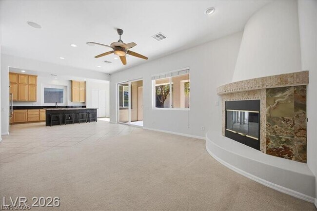 Building Photo - 2765 Struan Ave