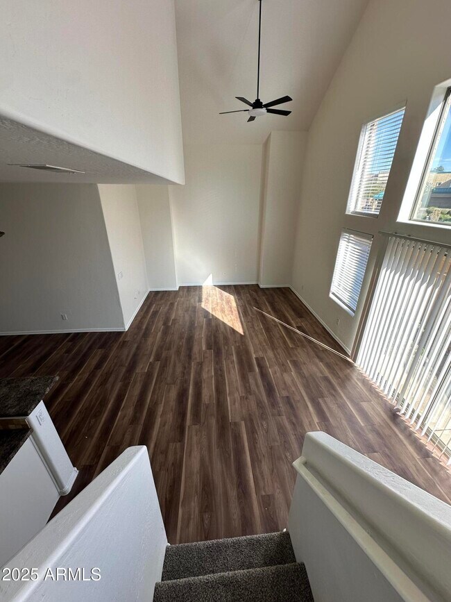 Building Photo - 1015 S Val Vista Dr