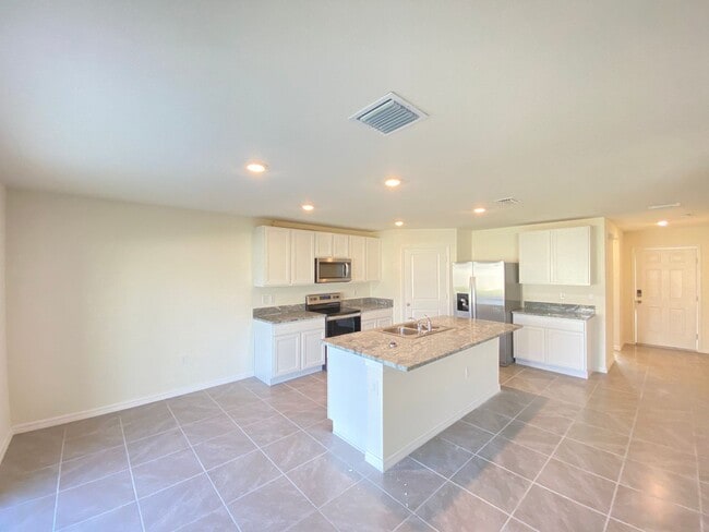 Building Photo - Avalon Woods 4/3/2 ***WON'T LAST***