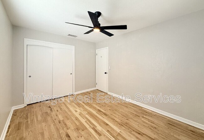 Building Photo - 105 N Aurora Ave