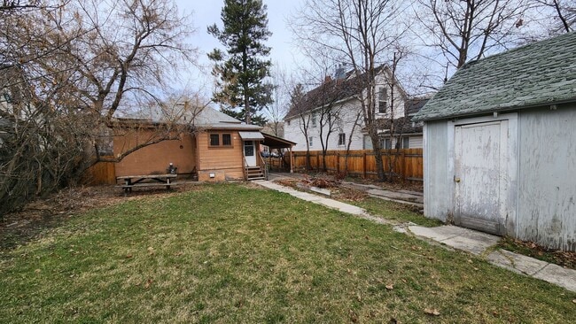Building Photo - 405 E Spruce St