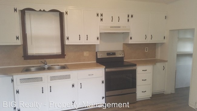 Building Photo - 107 King St