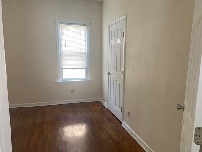 Building Photo - 549 4th St