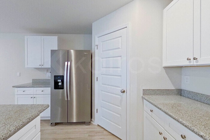 Building Photo - 401 Monarch Ln