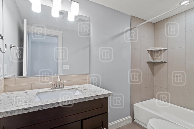 Building Photo - 414 W 29th Ave
