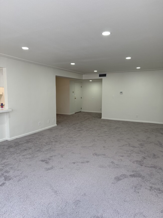 Building Photo - 5050 Coldwater Canyon Ave