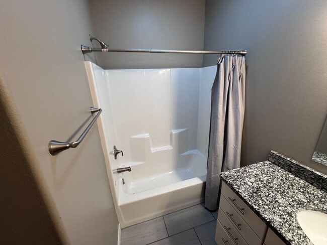 Building Photo - $2800 - 4 Bed 3 Bath Home in Westside Siou...
