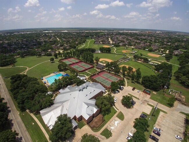 Building Photo - 15403 Court Green Trail