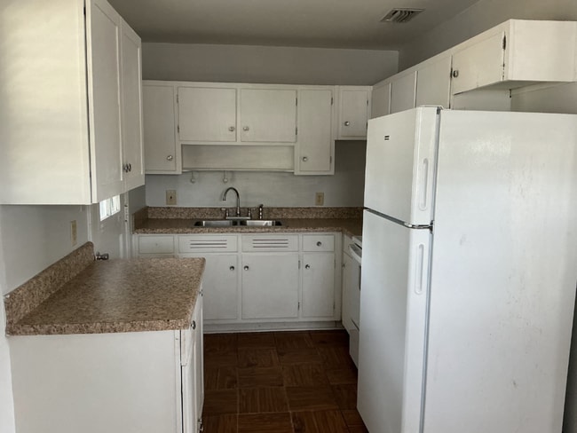 Building Photo - Cozy 3BR Near Cleveland Heights