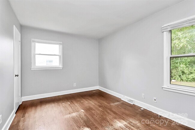 Building Photo - 4808 Brooktree Dr