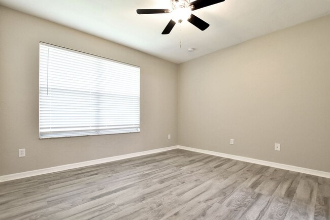 Building Photo - 610 SW 11th Ln