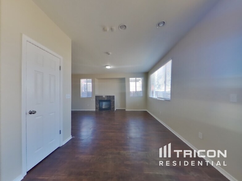 Building Photo - 718 Anderson Way
