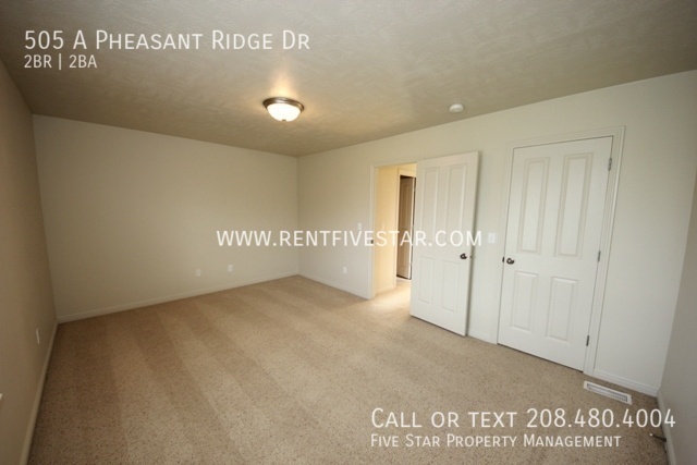 Building Photo - Pheasant Ridge Townhome Available in Chubb...