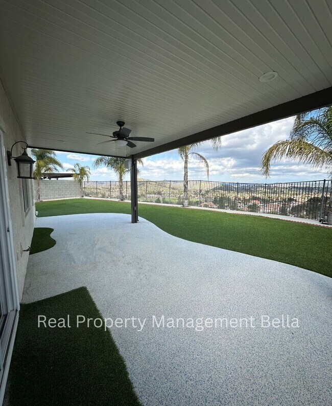 Building Photo - Lakeview Pool Retreat in a Private Cul-de-Sac Setting