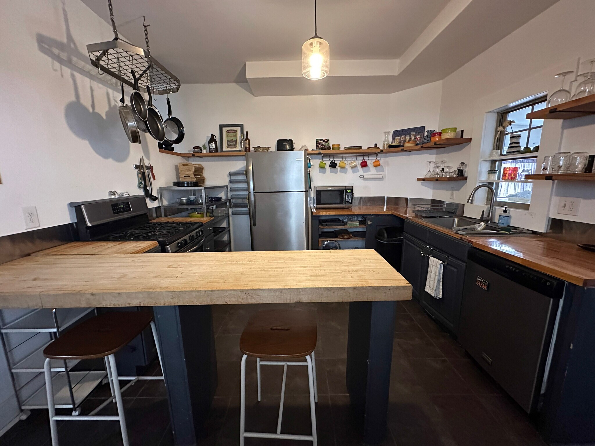 Building Photo - 1163 Say Ave