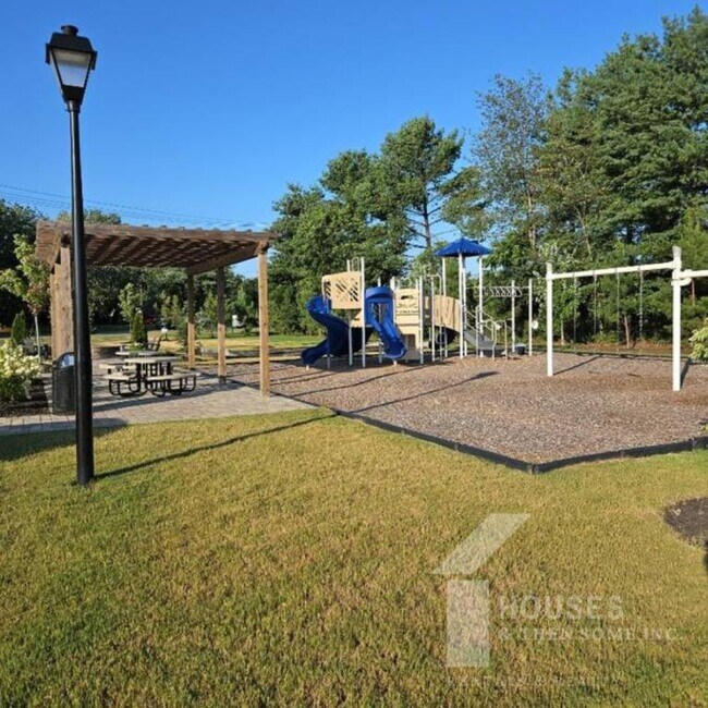 Building Photo - 770 Embark Cir