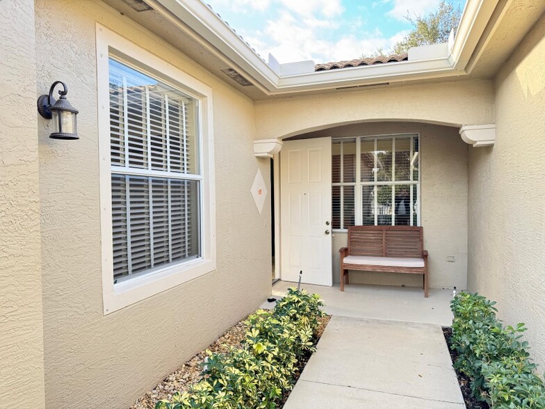 Building Photo - 8654 Lineyard Cay