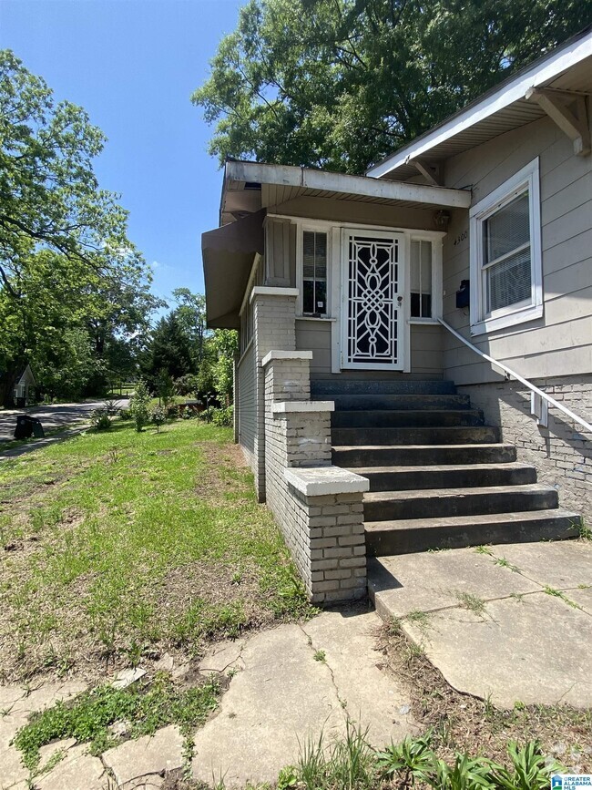 Building Photo - 4300 9th Ave