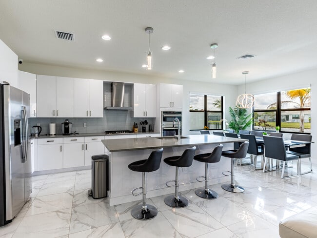 Building Photo - 7191 Montereal Path