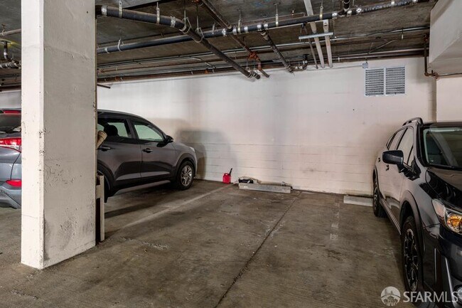 Building Photo - 2075 Sutter St