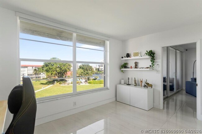 Building Photo - 3100 NE 48th Ct