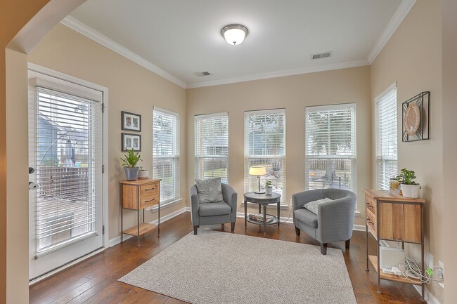Building Photo - Spacious and updated home in Bluffs at Ash...