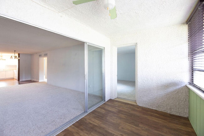 Building Photo - 1212 NE 14th Ct