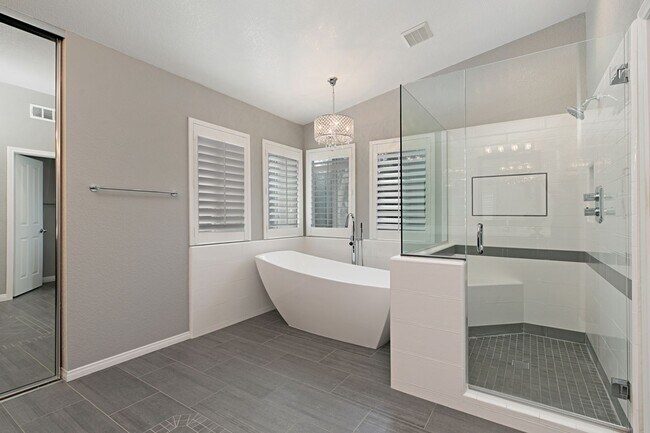 Building Photo - Large Beautiful Home in the Missions