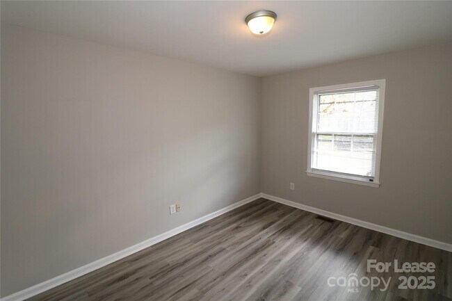 Building Photo - 6248 Old Pineville Rd