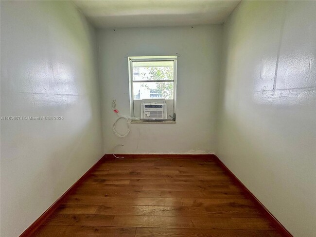 Building Photo - 1987 NE 171 St