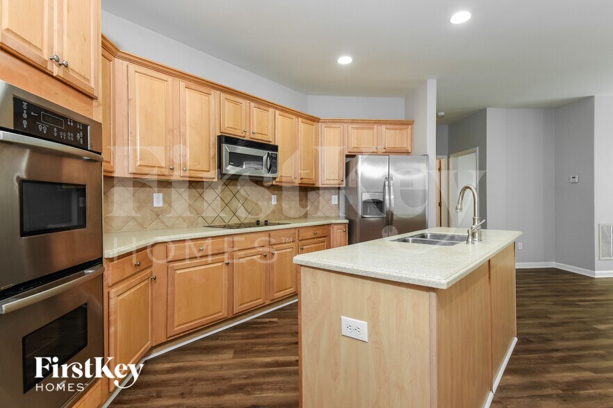 Building Photo - 3075 Highgreen Trail