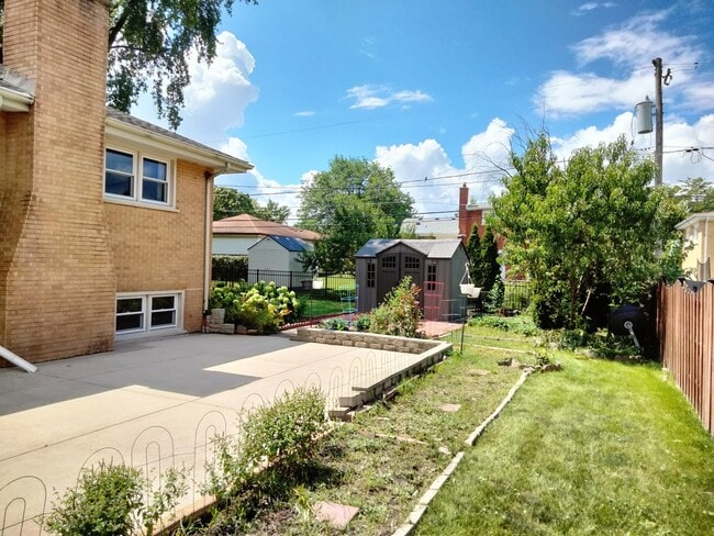 Building Photo - 904 S Edward St