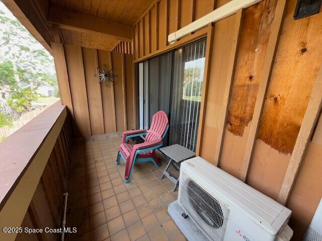 Building Photo - 2180 Country Club Dr