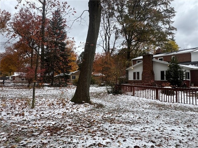 Building Photo - 8896 Spring Valley Dr