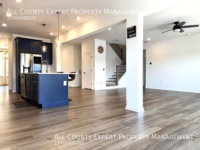 Building Photo - 690 Avignon Blvd