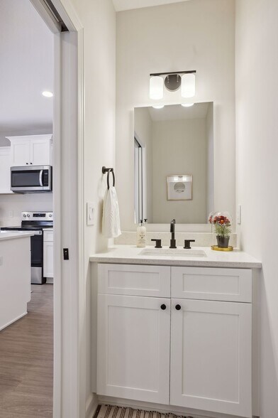 Building Photo - 608 Franklin St