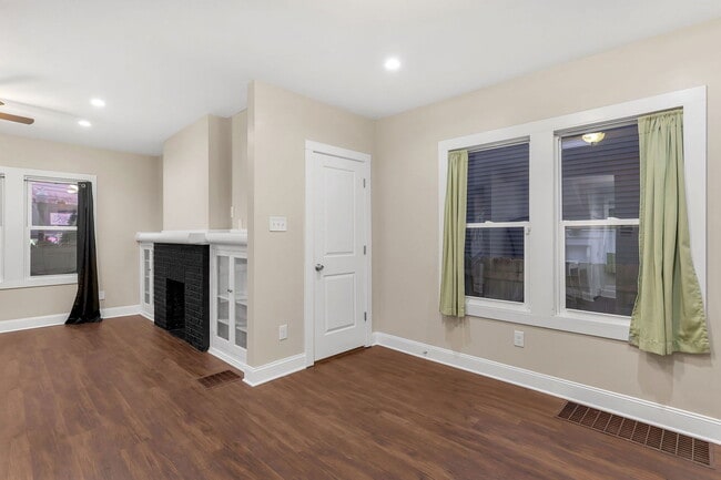 Building Photo - 2107 Cleveland Ave