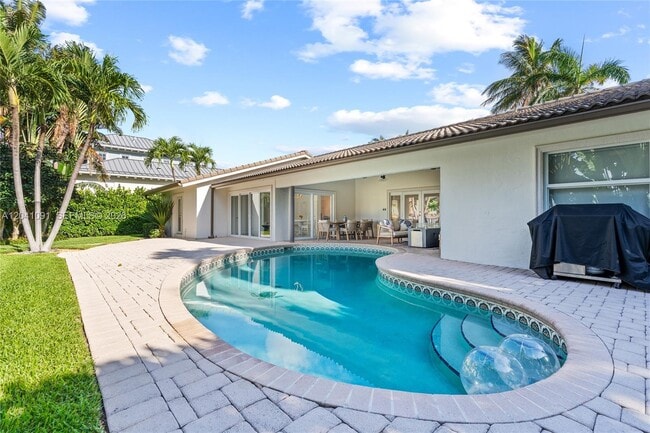 Building Photo - 18 Eleuthera Dr