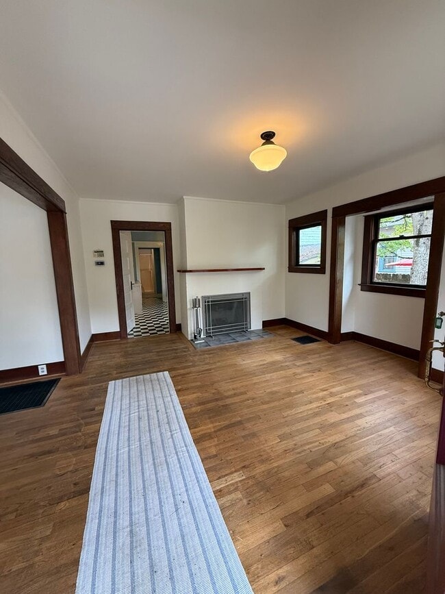 Building Photo - Charming Sellwood Gem in the Heart of SE P...