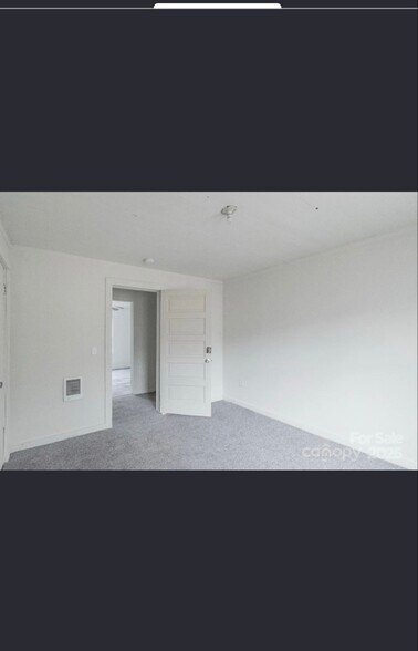 Building Photo - 609 Cedar St