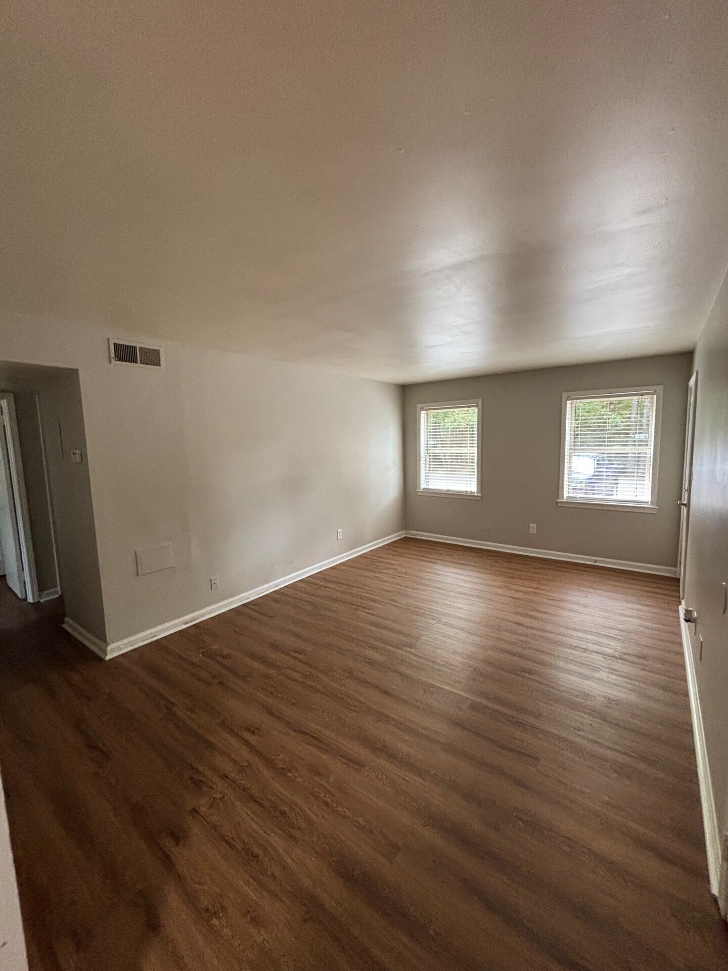 Newly renovated interiors - 1526 Charter East Cir