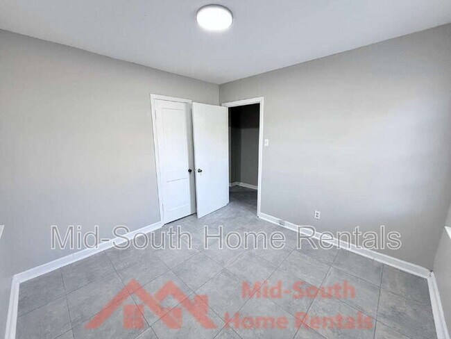 Building Photo - 2371 Imogene St