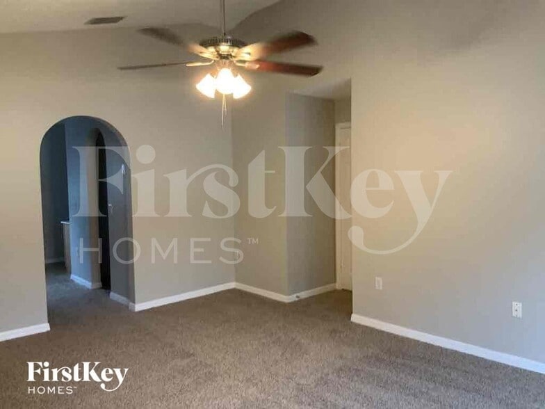 Building Photo - 618 Doe Cove Pl