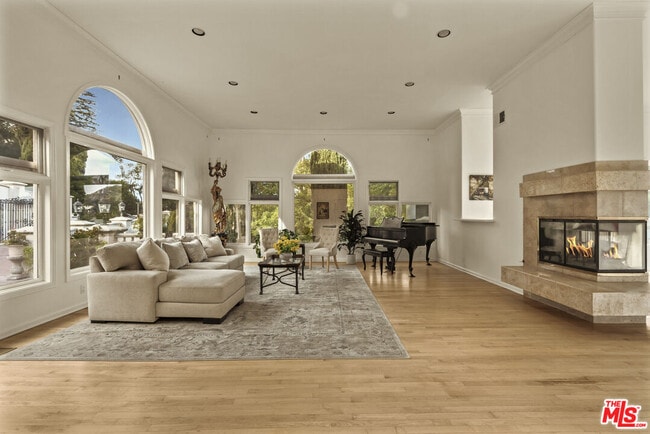 Building Photo - 3780 1/2 Multiview Dr