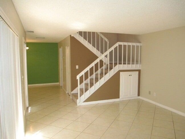 Building Photo - Parkwoods 12364-2