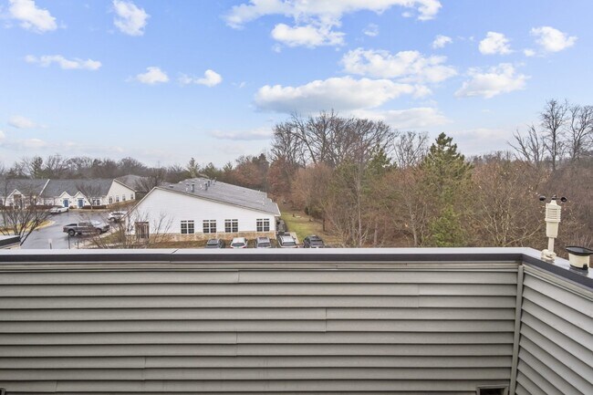 Building Photo - Elevated Old Town Ashburn Living: A Four-L...